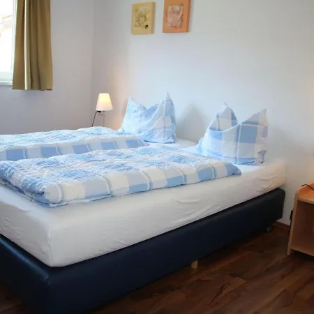 Apartment In Near Lift *