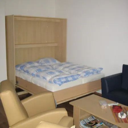 Apartment In Near Lift