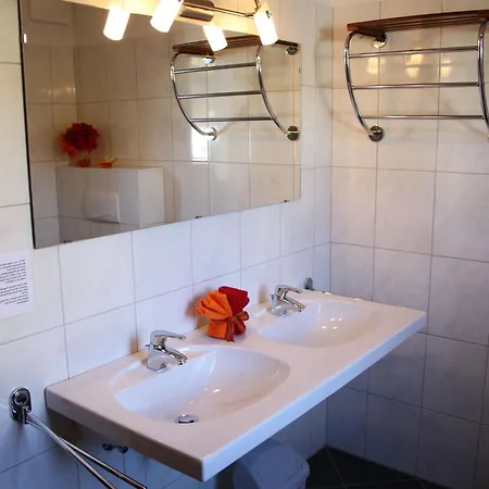 Apartment In Near Lift