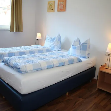 Apartment In Near Lift *