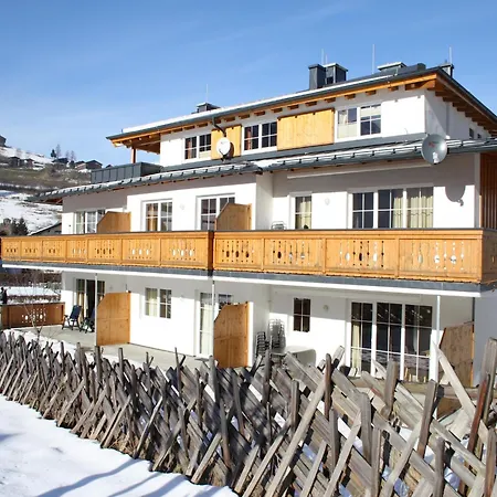 Apartment In Near Lift